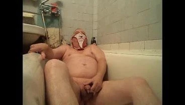 Pidaras kendi üzerine işedi ve bitirdi...