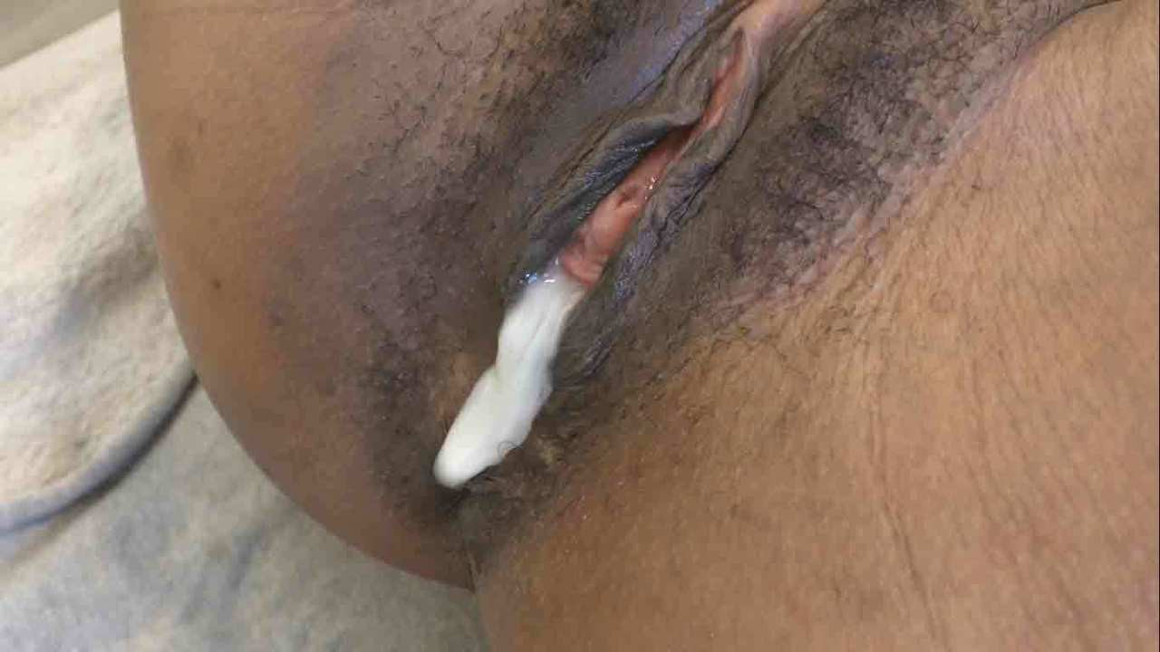 Küçük siyah amatör kedi gets creampied tarafından beyaz horoz
