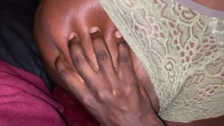 Jamaikalı şişko alma göt ovuşturdu içinde yeşil dantel külot