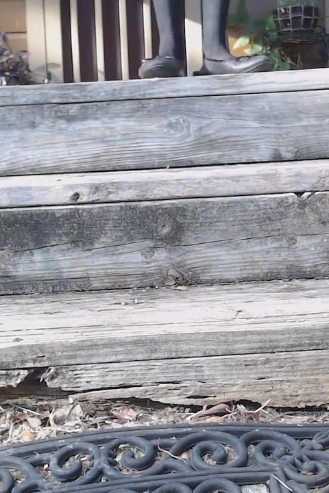 Düzlerde merdivenlerde açık havada ayakla mastürbasyon