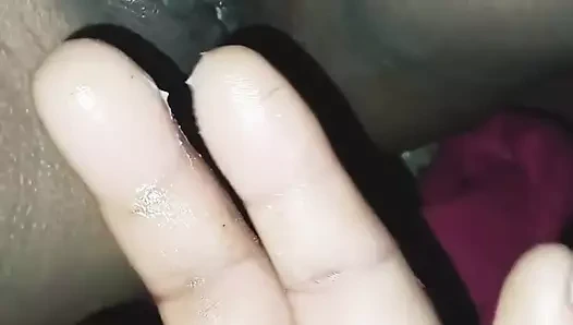 Hintli kadın devar tarafından parmaklıyor