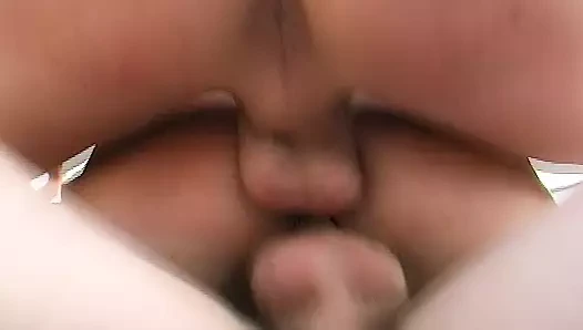 Redhead Alman sürtük gets becerdin tarafından üç musluklar açık havada