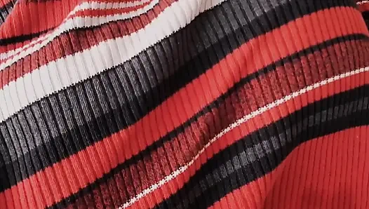 Tek başına oynuyor