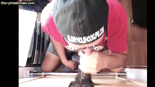 Siyah yaraklı sevgili duvar deliğinde prezervatifsiz sikiliyor ev yapımı video