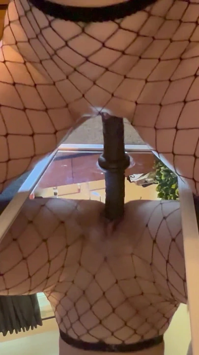 Her yerine boşalana kadar dildoma biniyorum