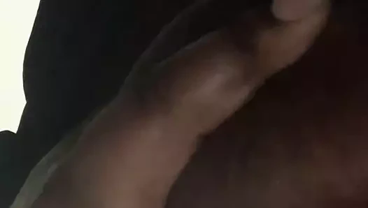 Yine kendi meme uçlarımı emiyor