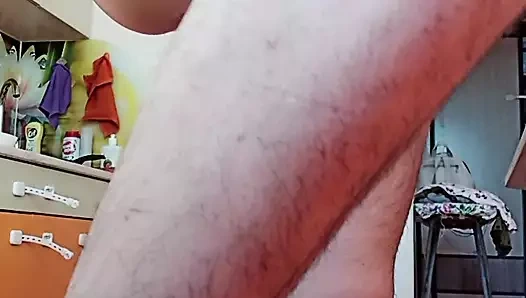 Kıllı tıraşsız güzel bacaklar. kıllı kalçalar