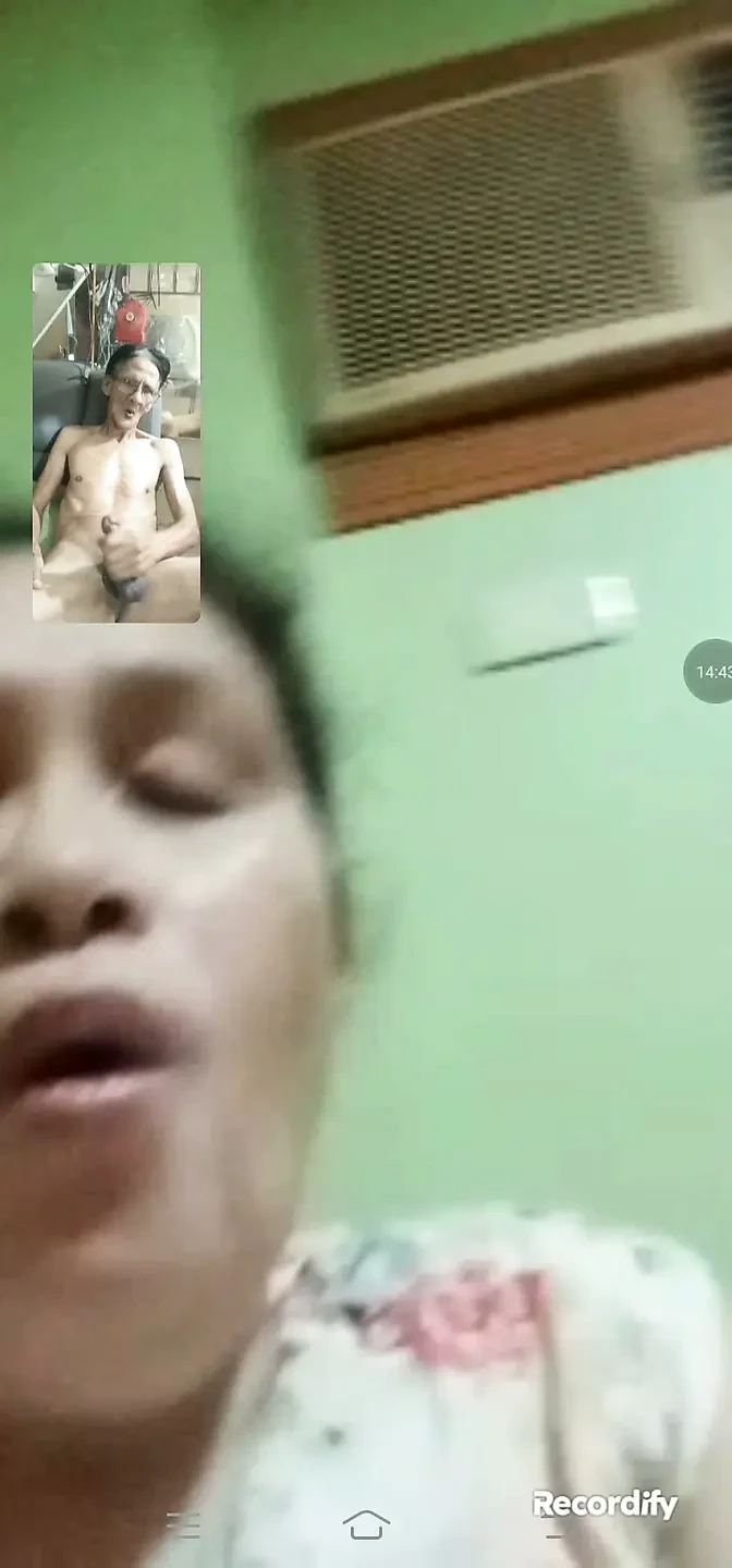 Güzel karımı seviyorum, ona her zaman video seks araması yapıyorum