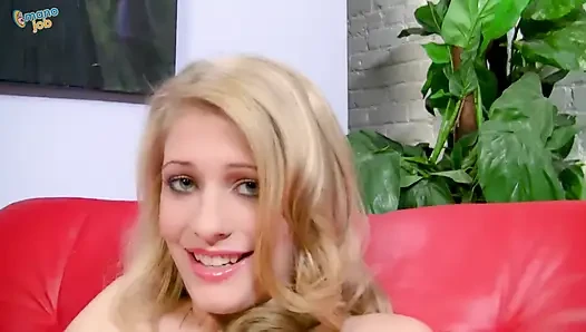 Çiftçinin üvey kızı Allie James sağıyor!