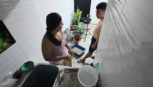 Домработница хочет съесть хуй босса