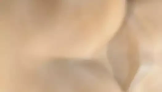 büyük bouncy yağlı göğüsler masaj