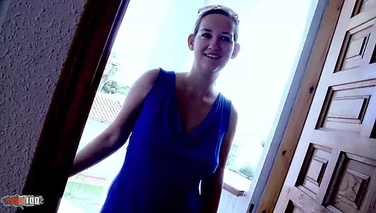 Büyük doğal memeli Fransız kız lezzetli milya ile sikişiyor