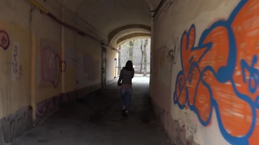 Güzel kız sözde ajan ile harika seks kandırdı