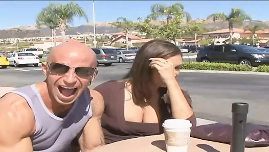 Havuzda sevişmek için mükemmel güneşli bir gün!!