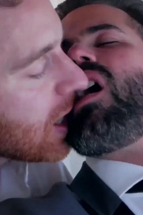 Menatplay takım elbiseli erkekler Dani Robles ve Partner Jackson anal sikişiyor
