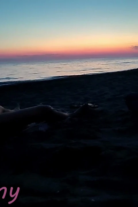 Yarak teşhiri Fransız öğretmen orta yaşlı seksi kadın riskli plajda oral seks maspalomas çıplak plaj boşalması insanlar