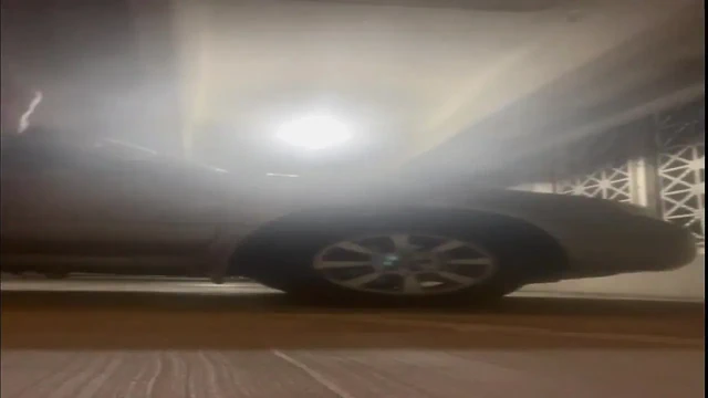 Kıyafetler arabada, garajda ve kiliseye teşhirde kilitli!