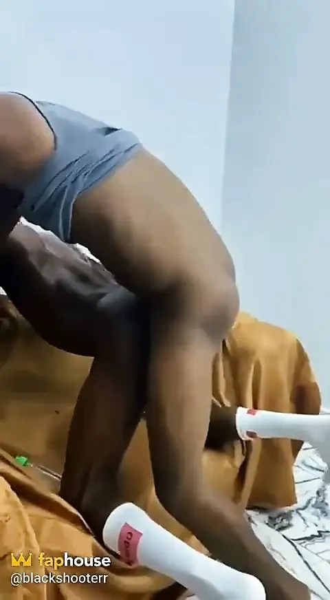 Oturma Odamda Oda Arkadaşım Erkek Arkadaşımı Sikiyorum..
