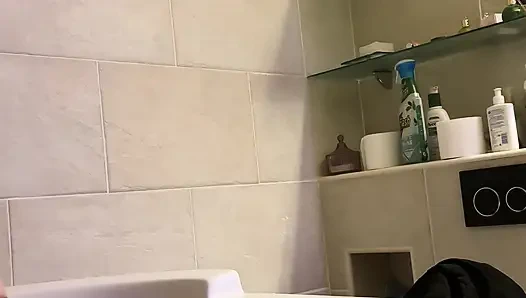 Sıcak su meme uçlarımı sertleştiriyor