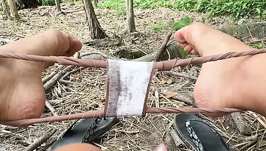 Ben yaramaz bir kızım. Parmaklarımı büyük ıslak vajinamda hissetmeyi gerçekten seviyorum hehehej