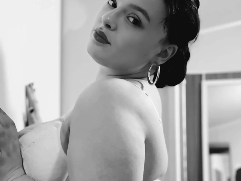 Новая девушка на блоке фигуристый плюс размер, создатель контента