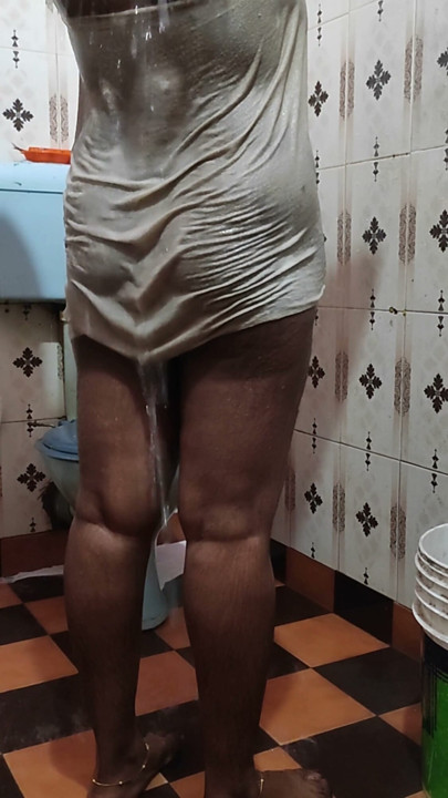 Hostel banyosunda Mallu kız | Bölüm 1