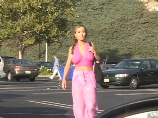 Busty sürtük şeritler sonra berbat ve kanepede dostumun büyük sikini alır