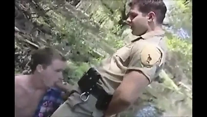 şerif cezalandırır twink ile onun horoz için çiğneme the law