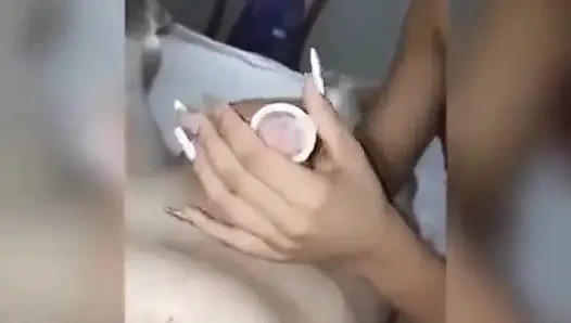 Komşumla ucuz bir motele gittim ve oradan en iyi arkadaş oldum ve şimdi her gün sikişiyoruz o çok büyük memeli bir adam