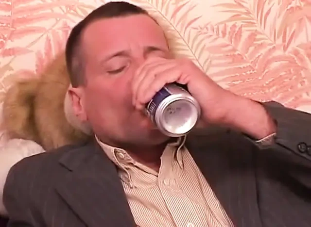 Büyük memeli, seksi, harika genç bir sürtük için ani anal seks