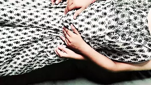 Ateşli okul arkadaşı oyo odasında sert sikiliyor