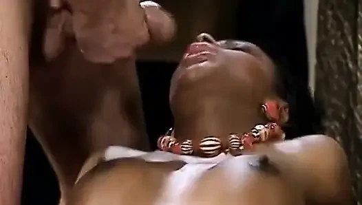 Zenci hatun üçlü grup sekste Alman çiftle sikiliyor