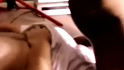 Kalın bir tane emiyor!