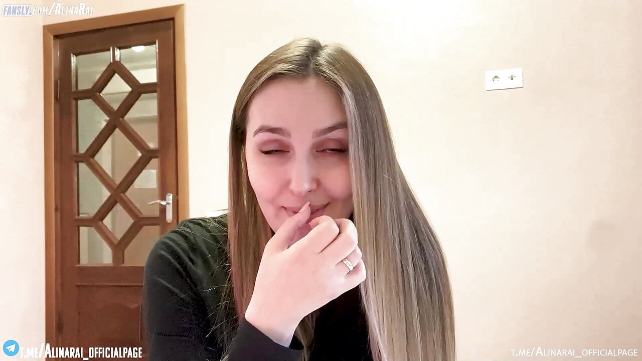 Böyle şişman bir analdan sonra, güzel bir üvey anne kesinlikle hamile kalır.