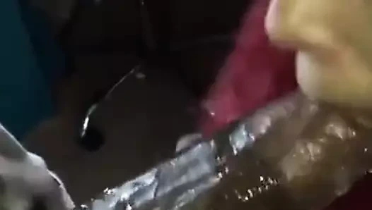 Kardeşinin yaşamasını istedi, bu yüzden büyük emmek zorunda kaldı