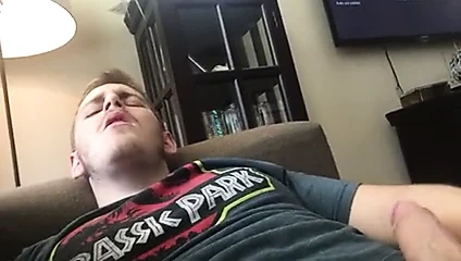 Kıçını parmaklarken eller serbest boşalır