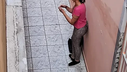 Patronum beni sigara içerken yakaladıkta kıyafetlerimi yırtmasına izin verdim.