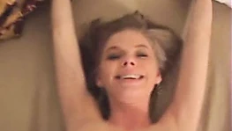 Sarışın kızın evde randevusu var