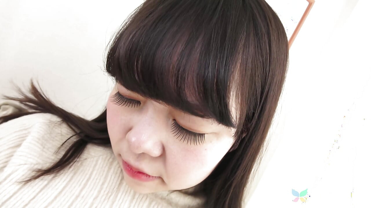 Amatör Japon model Miwa Ichikawa en koyu meme uçlarına sahip