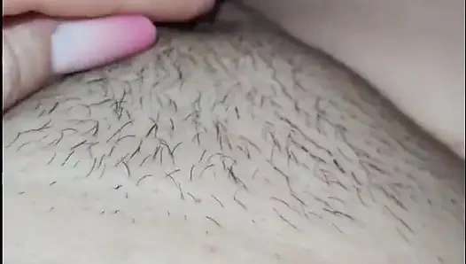 Evde tek başına mastürbasyon yapıyor