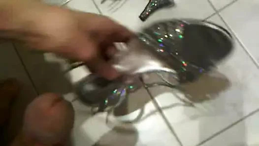 Weedin ayakkabılarına boşalma