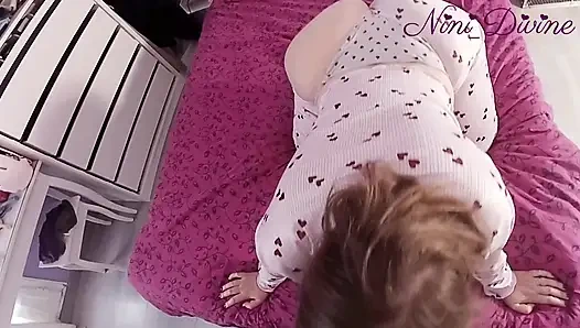 Üvey kız kardeşim büyük sıkı amına boşalmama izin veriyor.