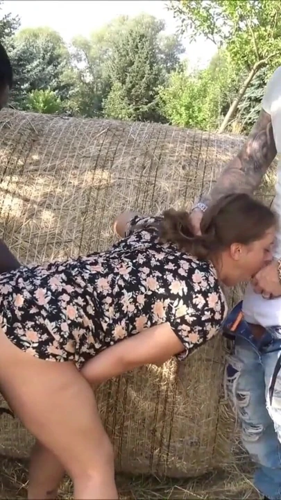 Açık seks üçlü için Alman kolej kız ve 2 büyük horoz | Klip 1
