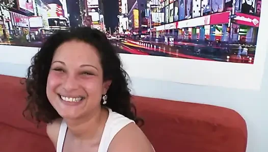 Bronzlaşmış vücutlu ve mükemmel memeli güzel seksi esmer kadın ıslak amını birçok pozisyonda siktiriyor