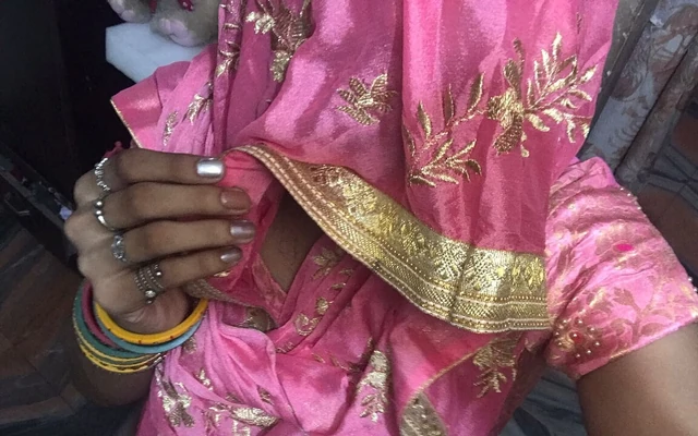 Кроссдрессер носит одежду мачехи, соблазняет и танцует