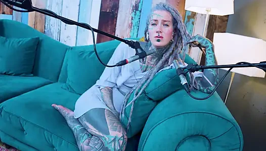Ben hakkında konuşuyorum - izolasyon - asmr podcast sfw konuşuyor gotik sıska kız dreadlocks dövmeli model dövmeli kız