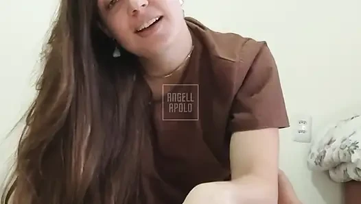 Büyük götlü kız arkadaşım beni emdi ve yarağımla oynadı