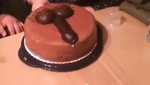 Doğum günü pastası ve horoz