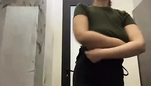 Halkın içinde ilk kez anal sikişiyor