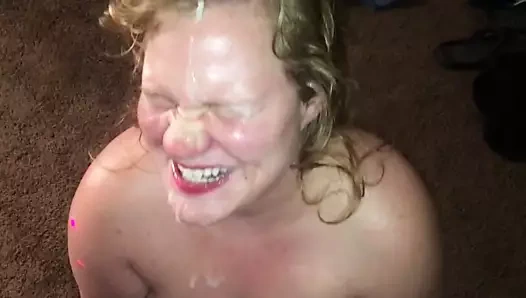 Bu sürtüğe büyük bir yüz bakımı yaptım.